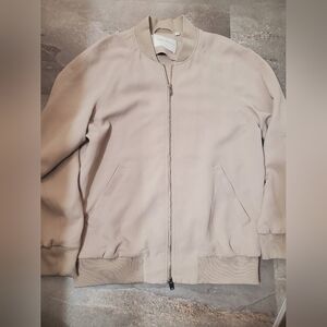 NWOT Aritzia Babaton Gilroy Blouson Bomber Crepe Jacket. Light Greyish Tan. L.